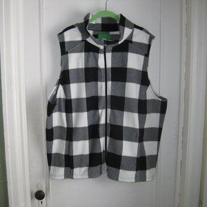 soft fleece VEST, plus size 3x. Zip front, side pockets.